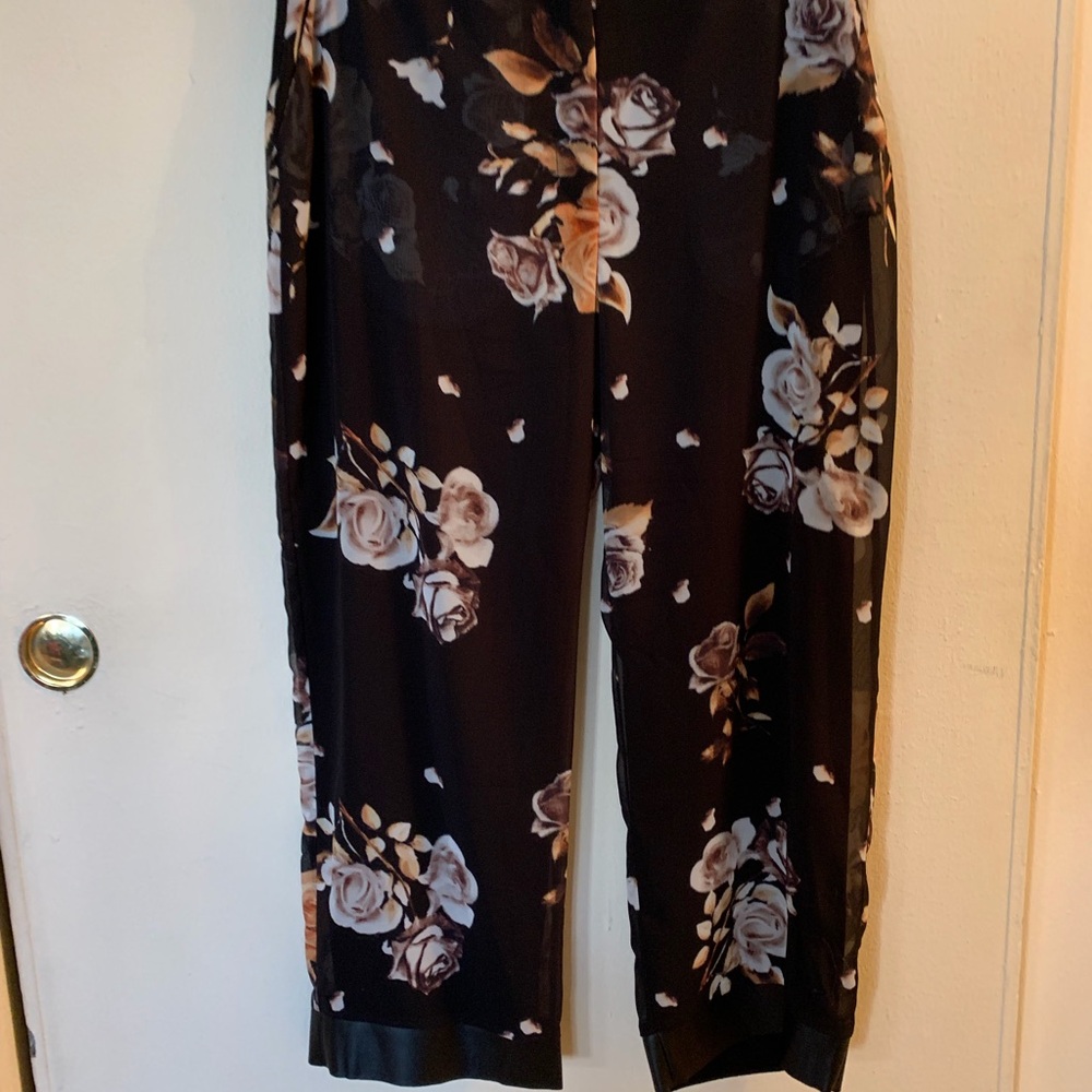 Adrianna Papell Elegant Black and White Garment
